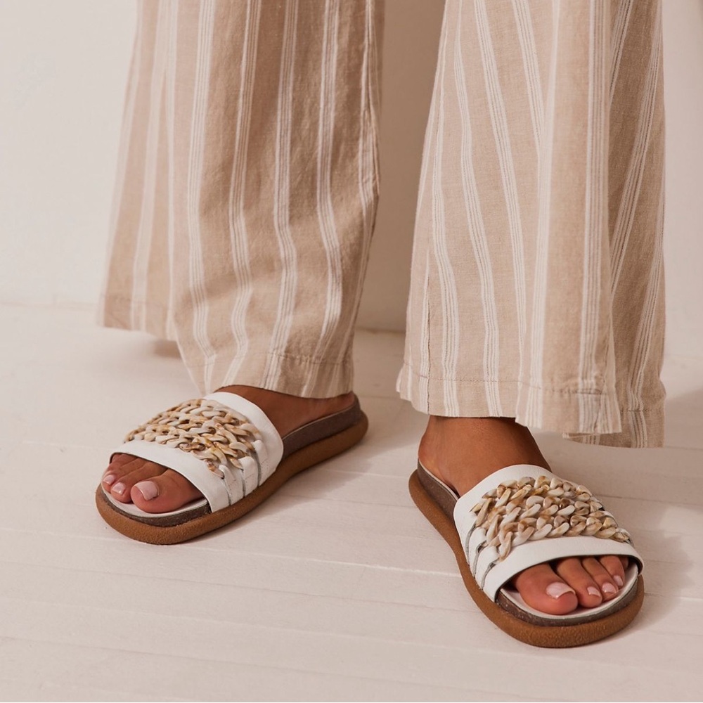 Free People Bueno Footwear Emilia White Chain Slide - Picture 2 of 8